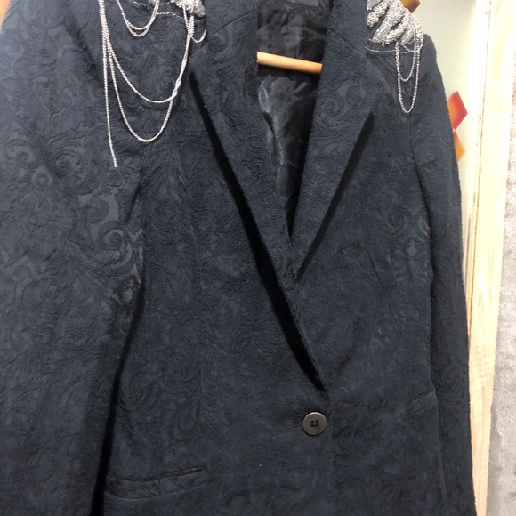 Black lapel chian Embellished Shoulder Jacquard Blazer. Made in morrocon - Picture 5 of 5